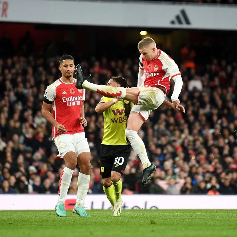 Zinchenko lập siêu phẩm khiến CĐV Arsenal phát cuồng - Ảnh: Internet