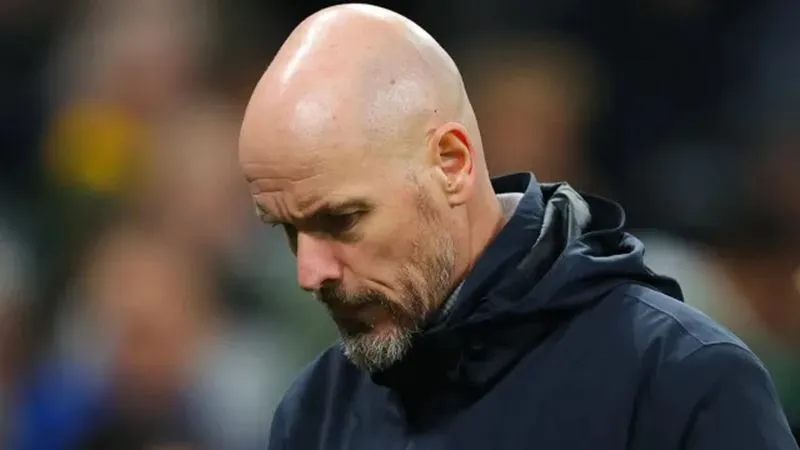 Erik ten Hag bị cấm chỉ đạo 1 trận - Ảnh: Internet