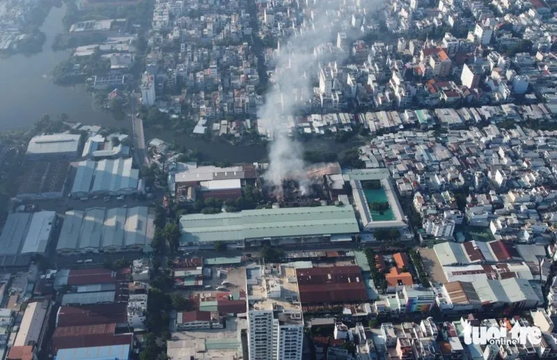 Điểm tin trưa 12/11: TPHCM có trung tâm quan trắc 78 tỉ đồng | Kho hàng ở quận 7 vẫn cháy âm ỉ sau nửa ngày 3