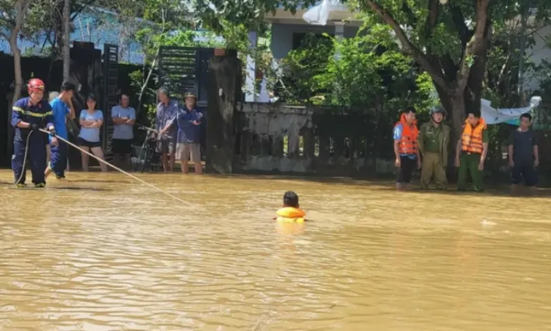 Tìm thấy thi thể cháu bé 3 tuổi bị lũ cuốn 1