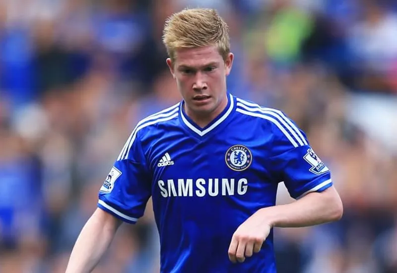 CHOÁNG: De Bruyne đấm tiền đạo lừng danh của Chelsea trước khi rời CLB 1