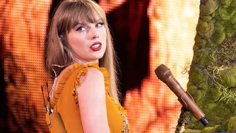 Taylor Swift viết tâm thư khi biết fan qua đời tại The Eras Tour 3