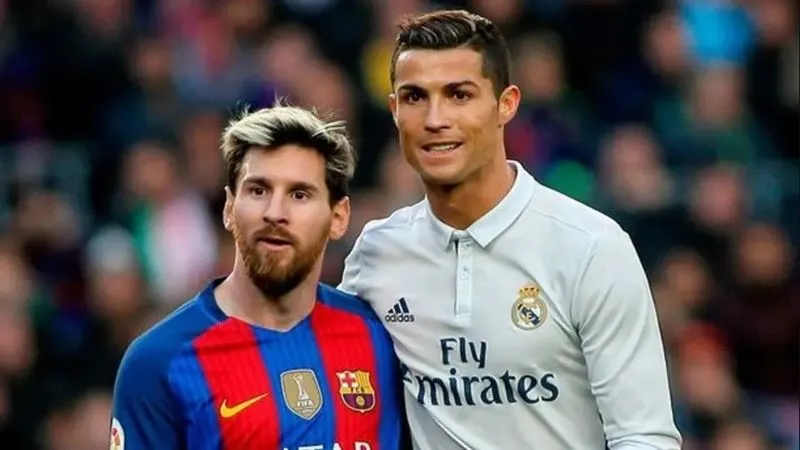 Ronaldo và Messi vẫn luôn so kè nhau từng phút một trong sự nghiệp của mình - Ảnh: Internet