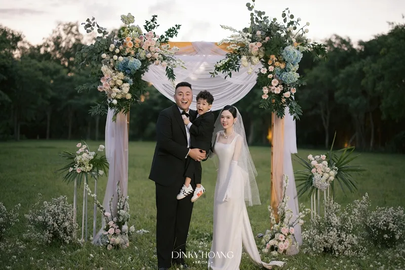 Fabo Nguyễn bật khóc cầu hôn bà xã Vân Tiny, tiết lộ lý do 8 năm qua không thể thực hiện 4