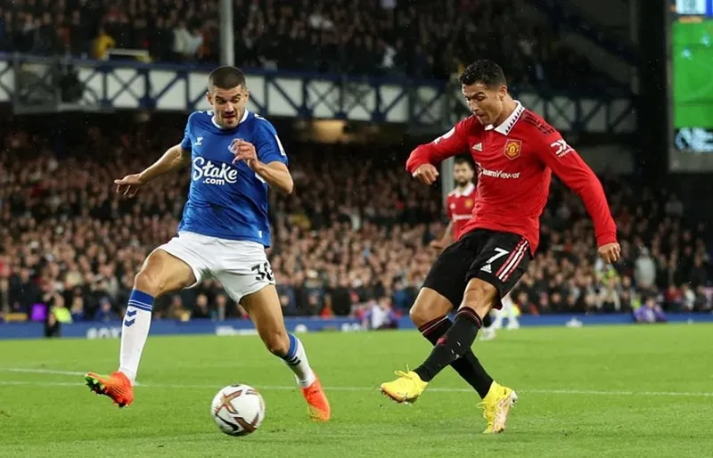 Ronaldo giúp MU hạ Everton mùa trước - Ảnh: Internet