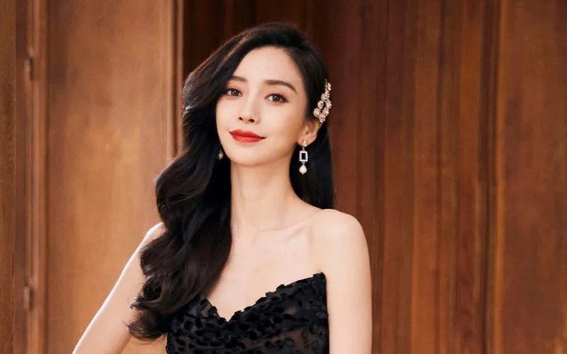 Angelababy che chắn kín mít, mệt mỏi ôm con trai trong bệnh viện sau lệnh phong sát 2