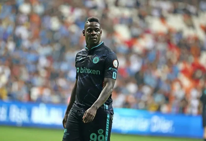 "Siêu quậy" Balotelli uống quá chén, từ chối đo nồng độ cồn sau vụ tai nạn giao thông 2