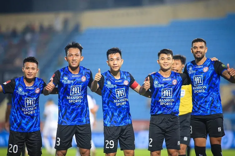 CLB TPHCM đang nợ cầu thủ và thành viên BHL gần 30 tỷ đồng?