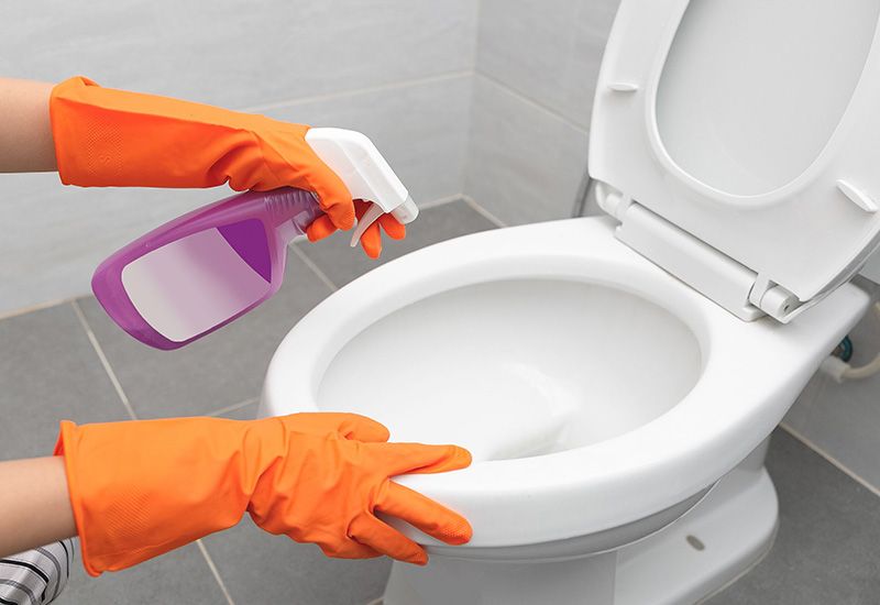 Cách tẩy bồn cầu bị ố vàng lâu ngày nhanh chóng, hiệu quả 5