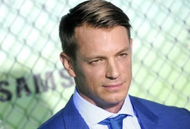 Joel Kinnaman tiết lộ từng thử không nói chuyện trong 2 tháng khi tham gia phim Silent Night 3