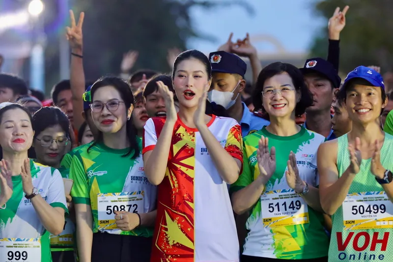 Hoàng Nguyên Thanh và Hoàng Thị Ngọc Hoa “thống trị” đường chạy giải Bình Phước marathon 2023 3