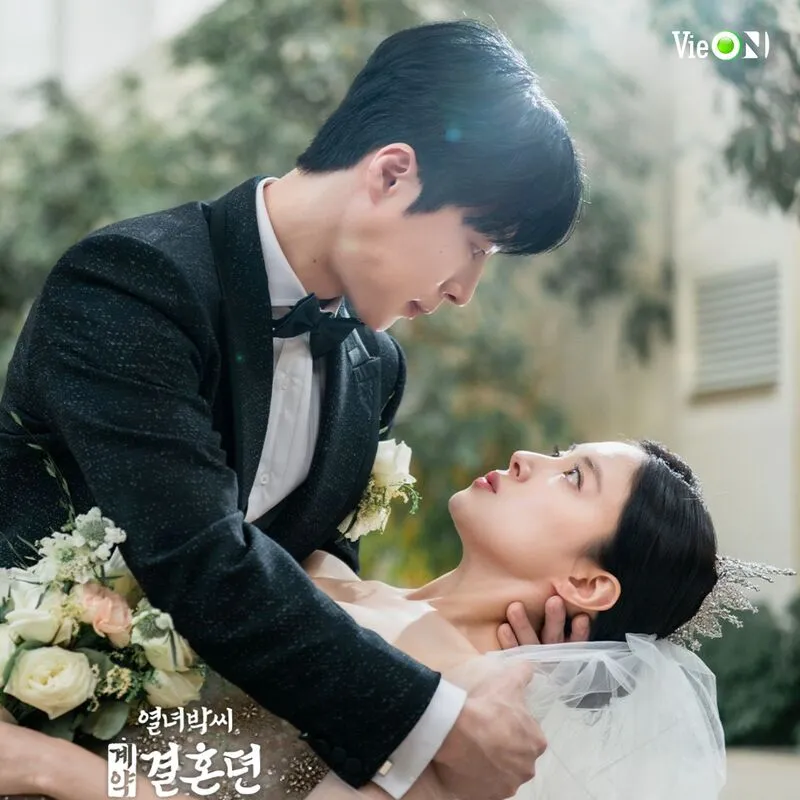 Lên sóng cùng ngày, Hôn Nhân Hợp Đồng của Lee Se Young áp đảo rating Kim Yoo Jung 2