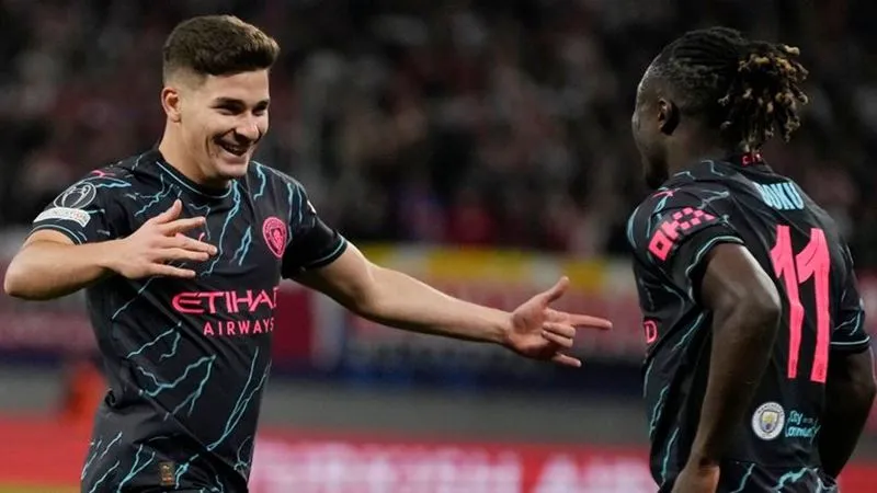 Alvarez và Doku là những người giúp Man City hạ RB Leipzig - Ảnh: Internet