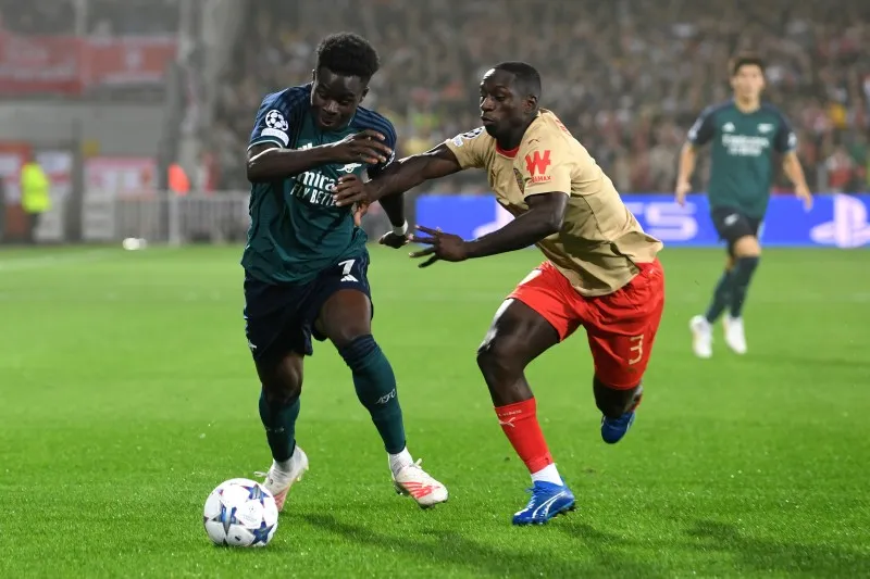 Arteta: "Chỉ cần làm quen Saka trong 2 phút, bạn sẽ bị sốc" 1