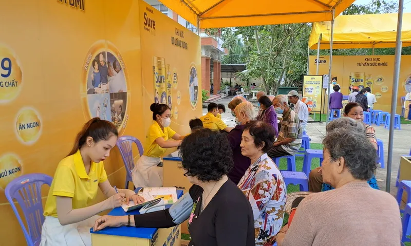 Chủ động thăm khám sức khỏe giúp người cao tuổi an tâm sống vui, sống khỏe 2