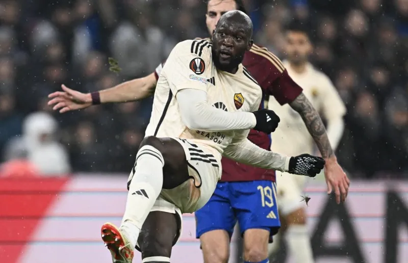 Lukaku ghi bàn tằng tằng, Roma vẫn chơi "bài chờ" với Chelsea 1