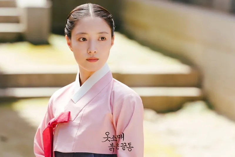 Top 15 phim hay nhất trong sự nghiệp Lee Se Young - nữ chính Cổ Tay Áo Màu Đỏ 6