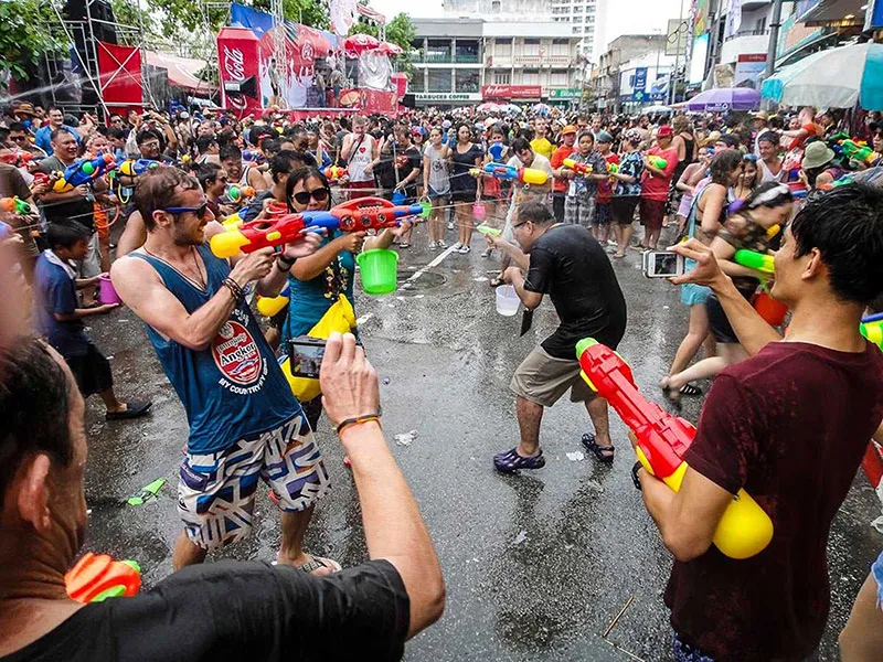 Tết té nước Songkran sẽ tổ chức cả tháng tại Thái Lan