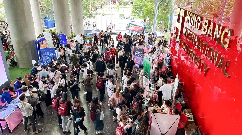 Tân cử nhân tìm được việc làm ngay trong ngày hội tuyển dụng của hơn 80 doanh nghiệp 2