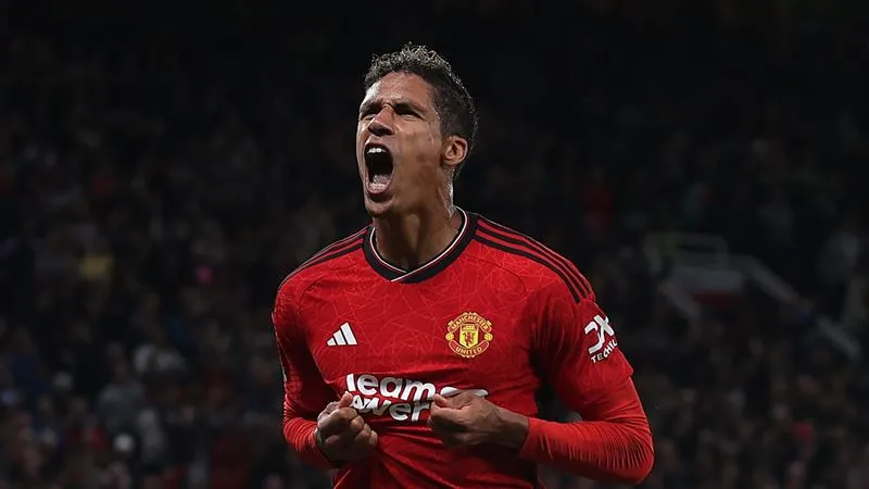 Varane mất vị trí chính thức tại MU - Ảnh: Internet