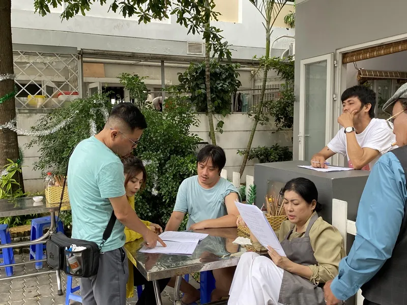 Hoàng Yến My không ngại làm xấu, tháo cả răng khi quay phim Gia Đình Lý Sự 3