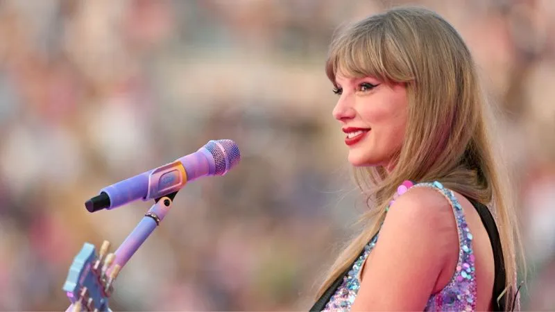 Forbes vinh danh Taylor Swift thuộc top 5 người phụ nữ quyền lực nhất thế giới 2