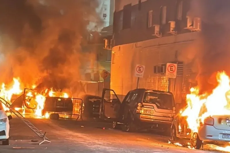 SỐC! Santos xuống hạng lần đầu tiên trong lịch sử, CĐV bạo loạn đốt phá 2