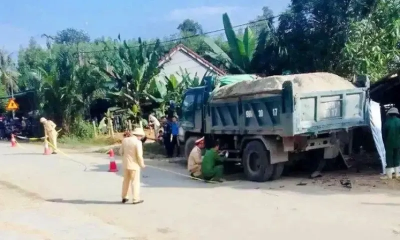 Tai nạn giao thông ngày 8/12: Xe máy xúc tông người đi bộ, nam thanh niên tử vong 2