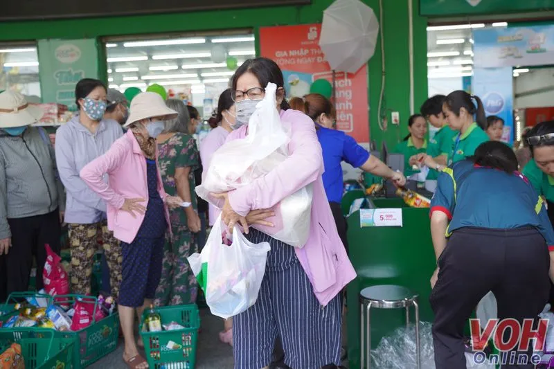 “Gian hàng 0 đồng” mang niềm vui cho người dân nghèo 4