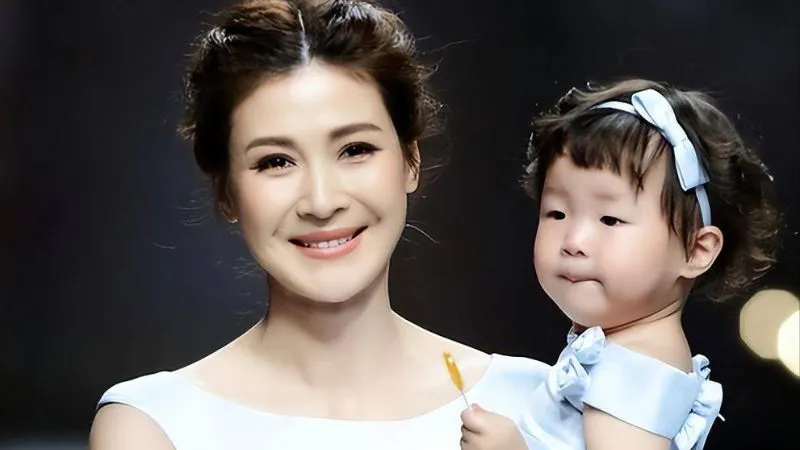 Cái kết của mỹ nhân bỏ bạn trai, lấy đại gia: chật vật làm việc trả nợ 4