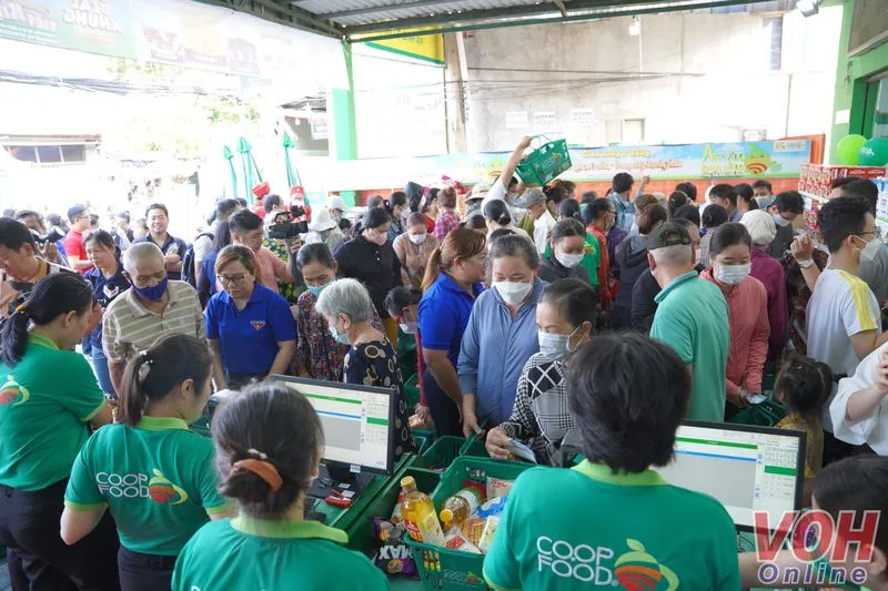 “Gian hàng 0 đồng” mang niềm vui cho người dân nghèo 5