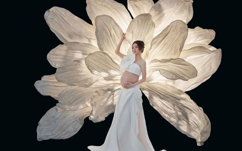 Hạnh Sino thông báo mang bầu song thai, khoe nhan sắc rạng rỡ cuối thai kỳ 2