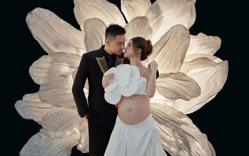 Hạnh Sino thông báo mang bầu song thai, khoe nhan sắc rạng rỡ cuối thai kỳ 3