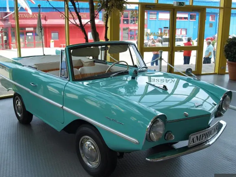 Amphicar được bán từ năm 1961 đến năm 1968