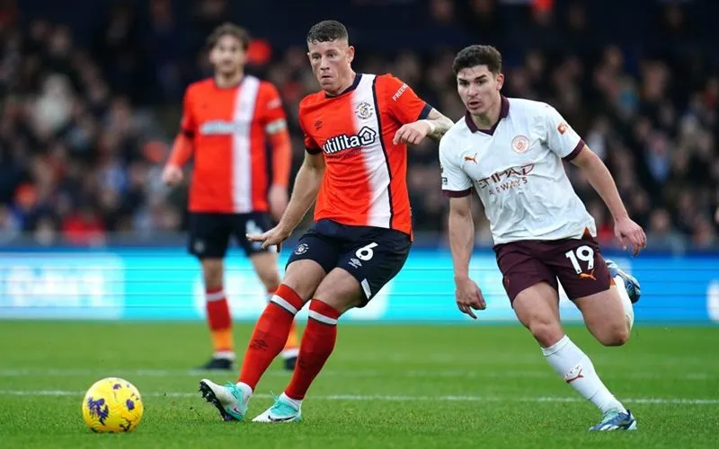 Chấm điểm Luton Town 1-2 Man City: Nỗi nhớ Haaland đầy vơi | "Phù thủy nhỏ" cứu Guardiola 4