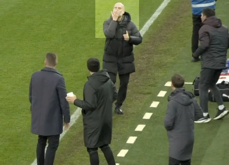 Pep ăn mừng tranh cãi, Ngoại hạng Anh có đang tồn tại "tiêu chuẩn kép"? 1