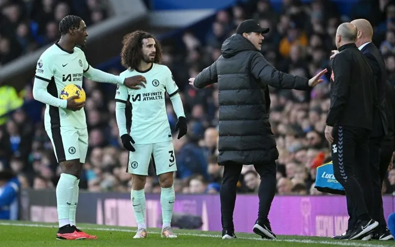 Pochettino làm lộ chiến thuật, CĐV Chelsea quả quyết: "Ông ta vẽ bừa thôi!" 2