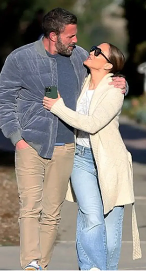 Jennifer Lopez và Ben Affleck tái hợp trong một Giáng sinh vàng 2