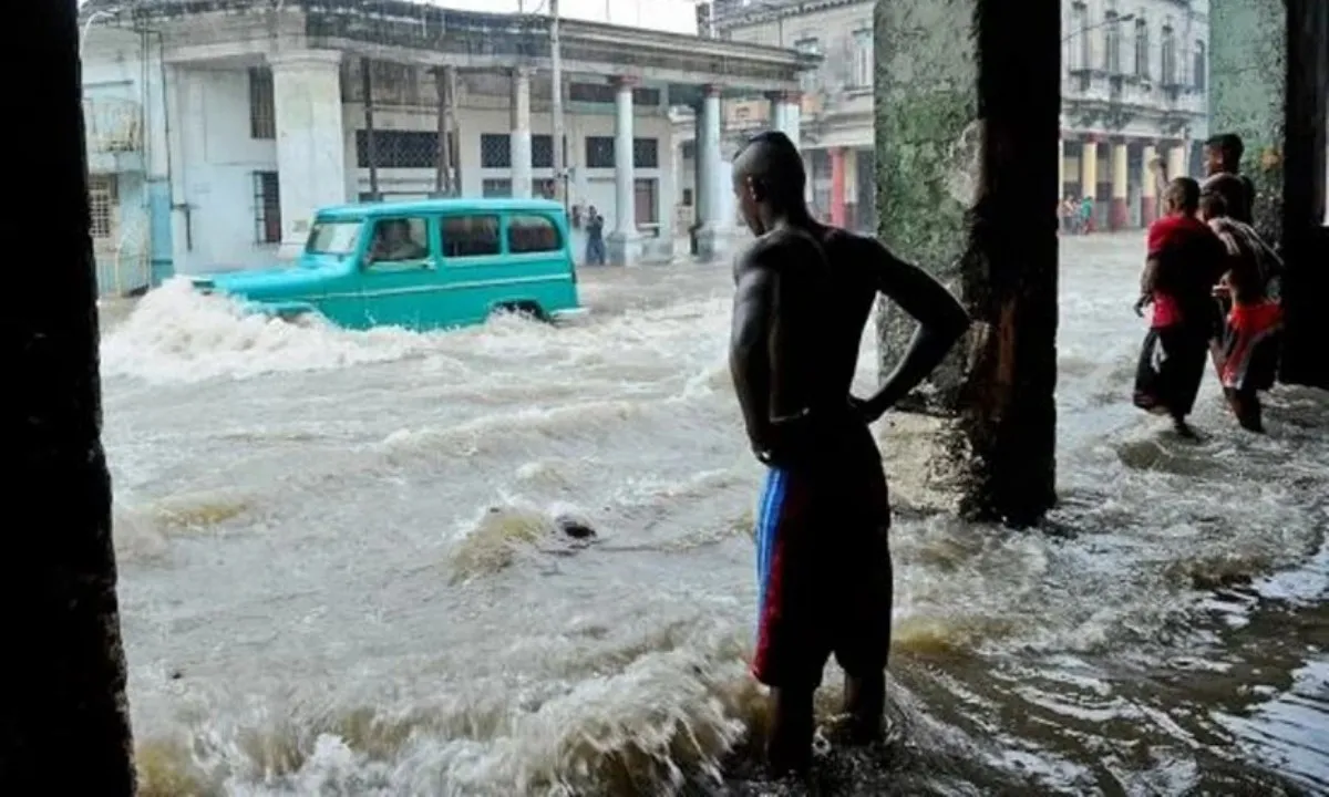 Mưa lớn gây ngập úng tại Cuba