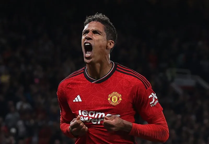 XONG! MU hành động bạc bẽo, tương lai Varane rõ như ban ngày 1