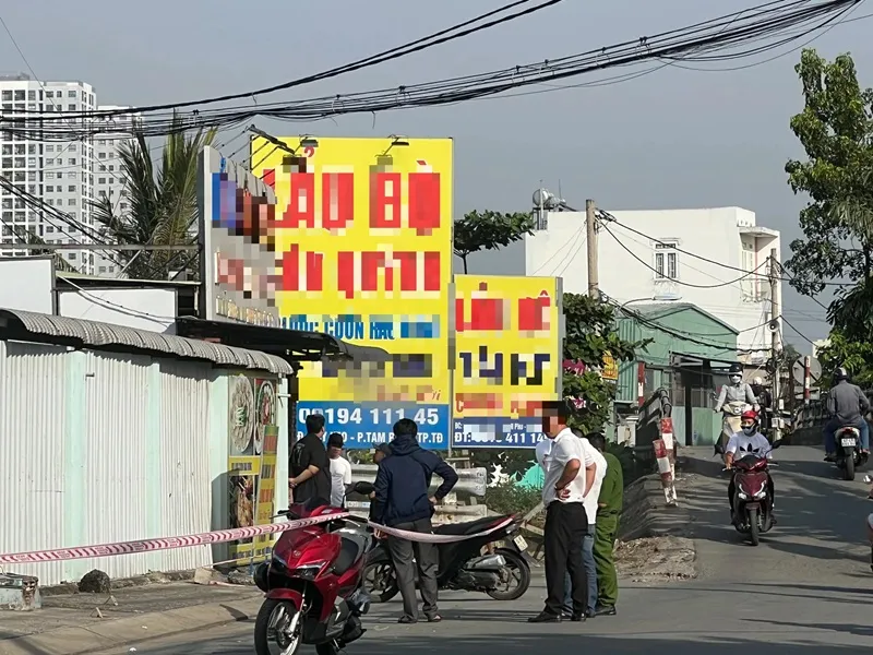 Điều tra nguyên nhân một nam thanh niên tử vong bất thường trên vỉa hè ở Thủ Đức 1