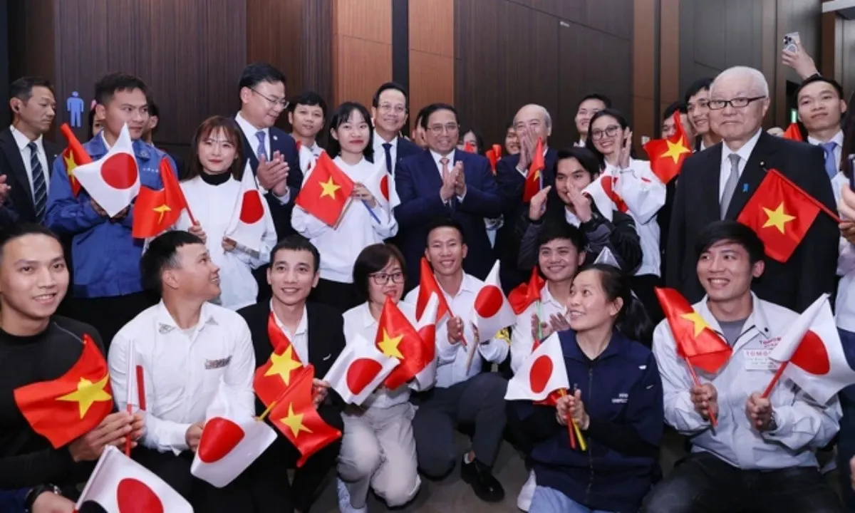 Thủ tướng đề nghị tuyển dụng lao động Việt có kỹ năng bắt kịp những ngành mũi nhọn tại Nhật