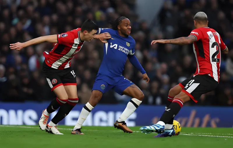 Raheem Sterling cân bằng thành tích với 2 huyên thoại Ngoại hạng Anh 1