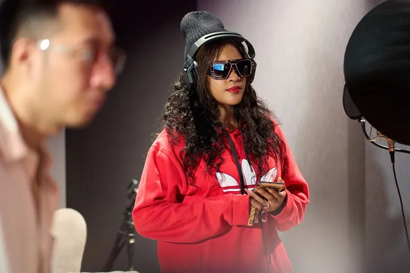 Nhạc sĩ Dương Khắc Linh bắt tay Shontelle thực hiện MV cho nạn nhân thiếu máu 8