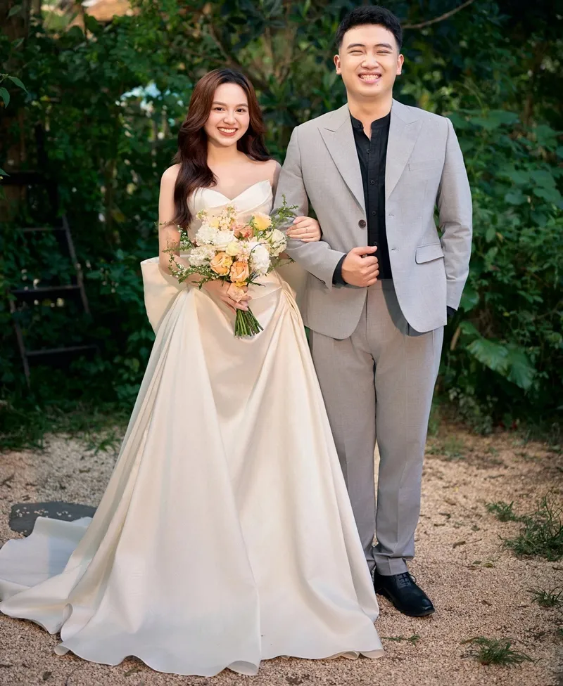 Đám cưới MC Đặng Thu Hà: Khách mời toàn trai xinh gái đẹp, Quỳnh Tít bay 9600km về gây xúc động 8