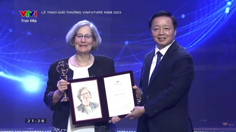 |Trực tiếp| GS Võ Tòng Xuân được vinh danh tại VinFuture 2023 3