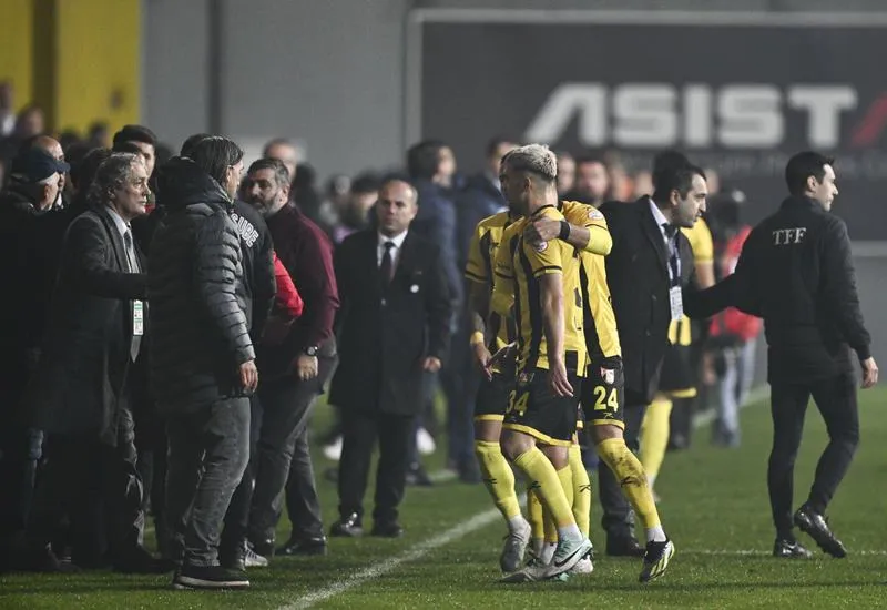 Tin bóng đá mới nhất: Chelsea điều tra CĐV quá khích | CLB Thổ Nhĩ Kỳ lại bỏ trận vì dỗi trọng tài 2