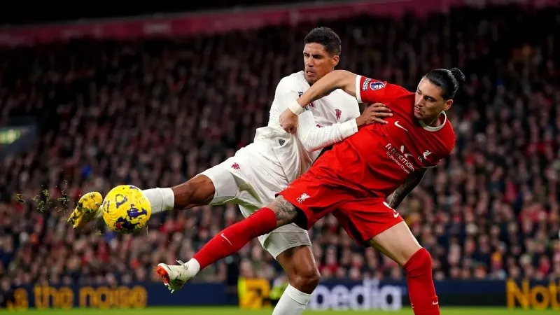 HLV Erik ten Hag thay đổi quan điểm về Raphael Varane và Casemiro 2