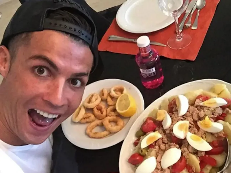 Món đồ ăn nhanh khoái khẩu "cám dỗ" Ronaldo phá lệ trong chế độ nghiêm ngặt 1