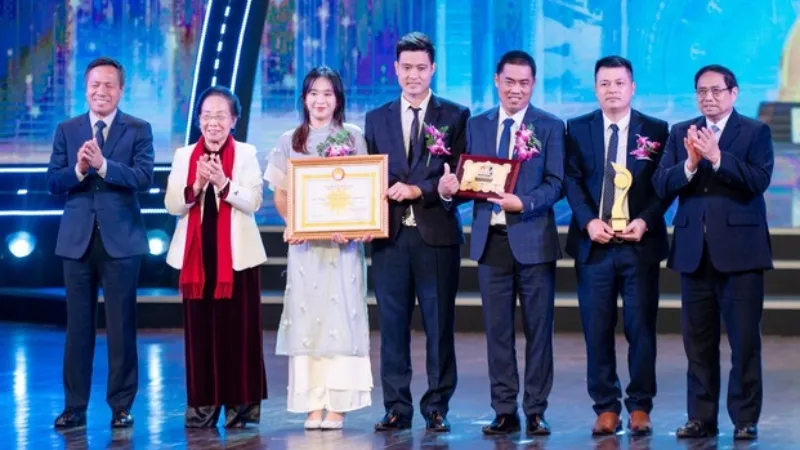 Giải thưởng Nhân tài Đất Việt thắp sáng ngọn lửa Lạc Hồng 2